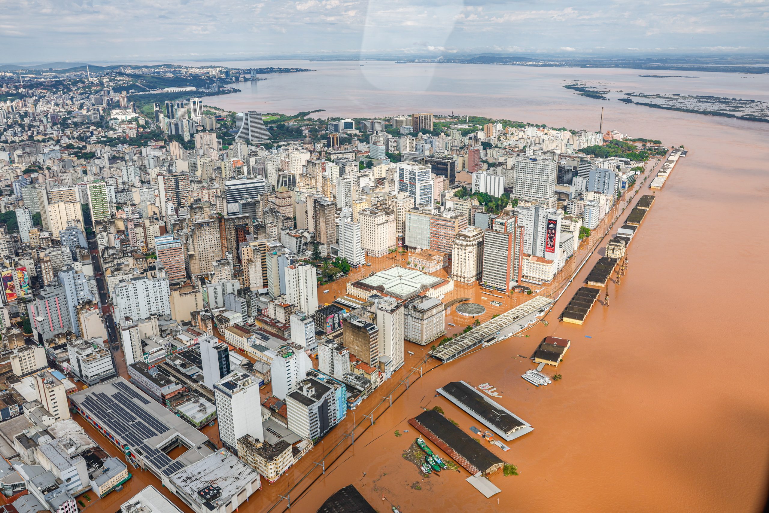 INSS antecipa benefícios para vítimas das enchentes no RS: um alívio em meio à tempestade