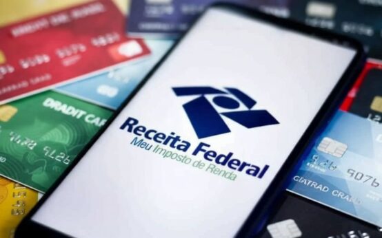 Receita Federal faz alerta para quem compra usando cartão