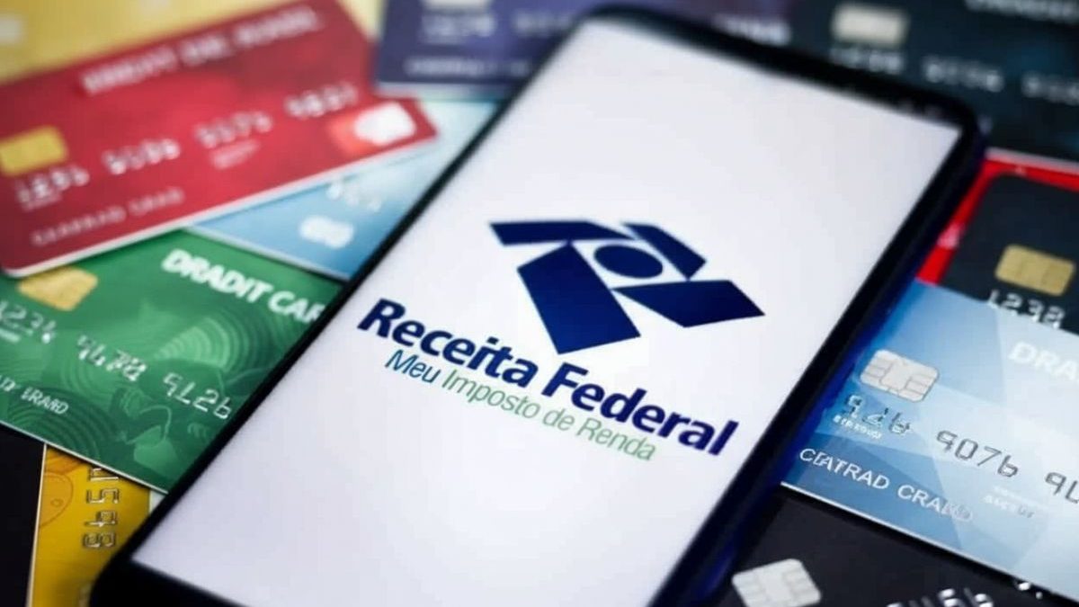 Receita Federal faz alerta para quem compra usando cartão